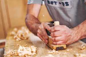 How to Become a Carpenter