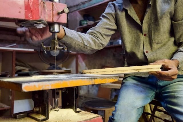 Carpenter earning and career growth in Pakistan 2026